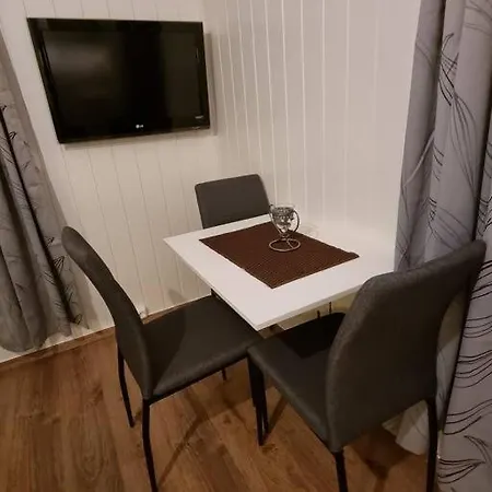 Moderne Anneks Med Fantastisk Havutsikt بيت للعطل